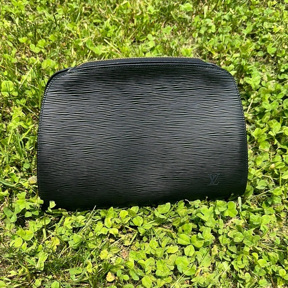 Louis Vuitton Black Textured Leather Bag - Picture 2 of 8